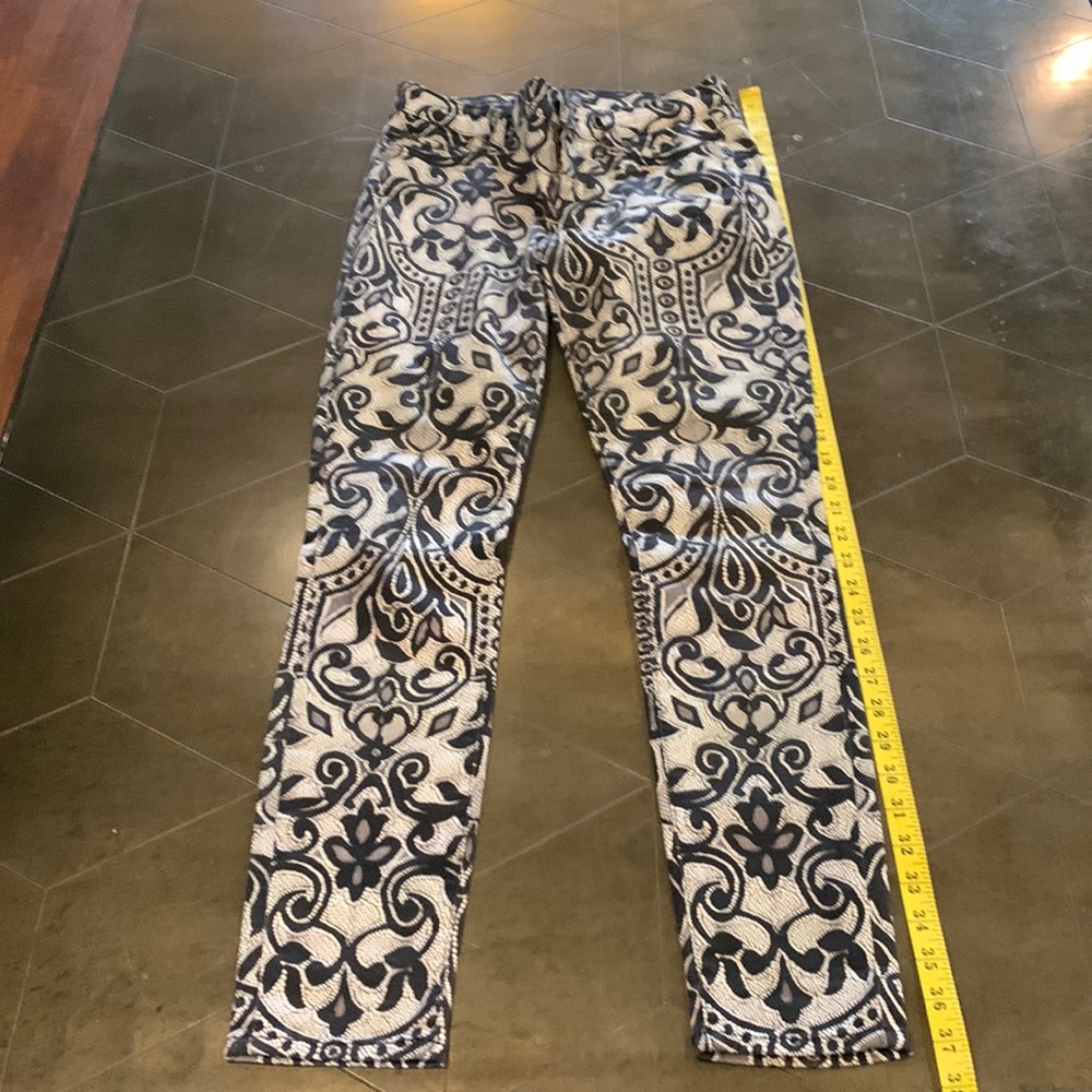 Super fun slacks with cool print size 26 with 37” L. Rarely worn.